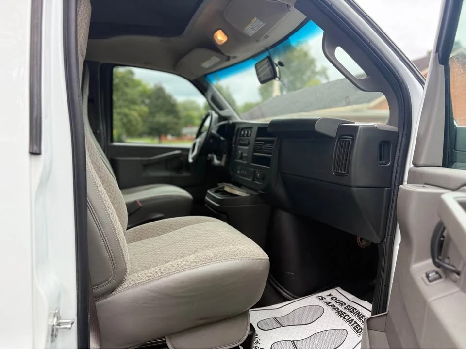 2019 Chevrolet Express - Image 16 of 20