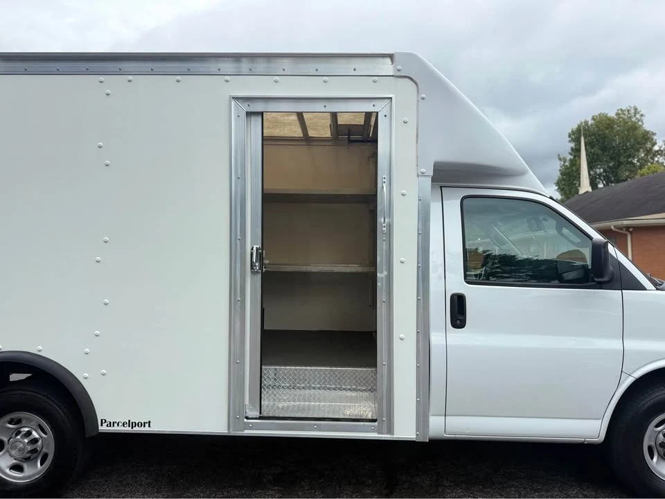 2019 Chevrolet Express - Image 6 of 20