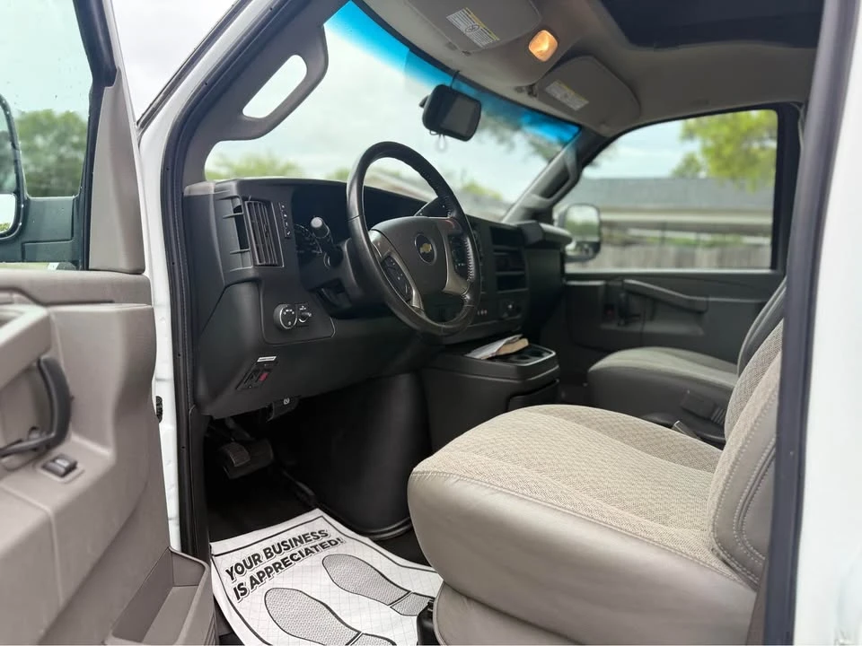 2019 Chevrolet Express - Image 19 of 20