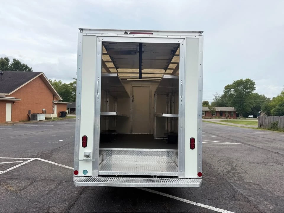 2019 Chevrolet Express - Image 9 of 20