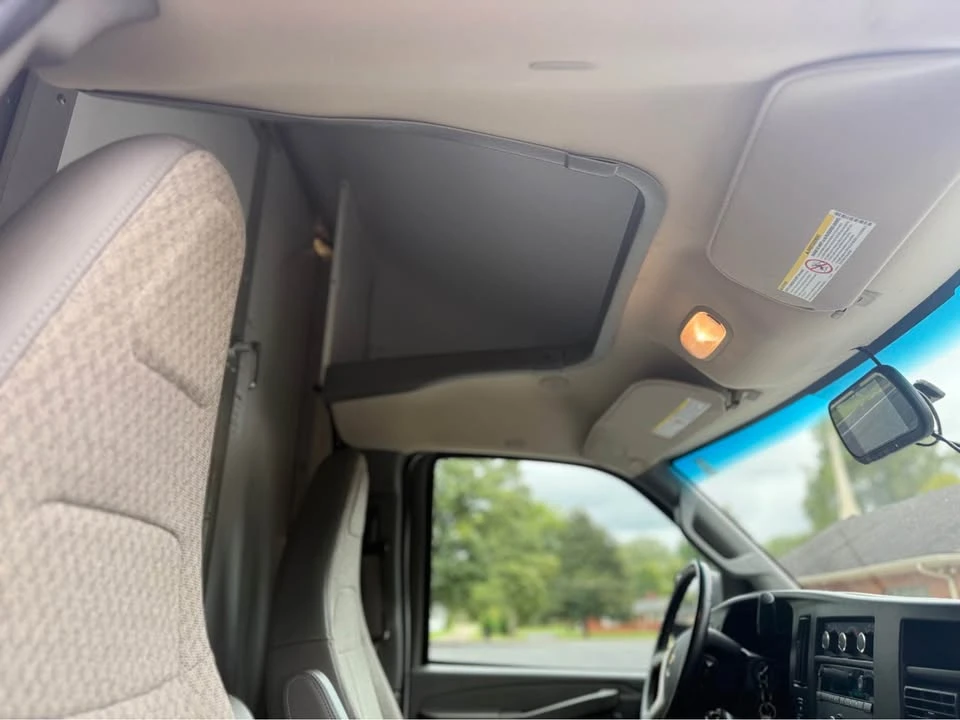2019 Chevrolet Express - Image 17 of 20