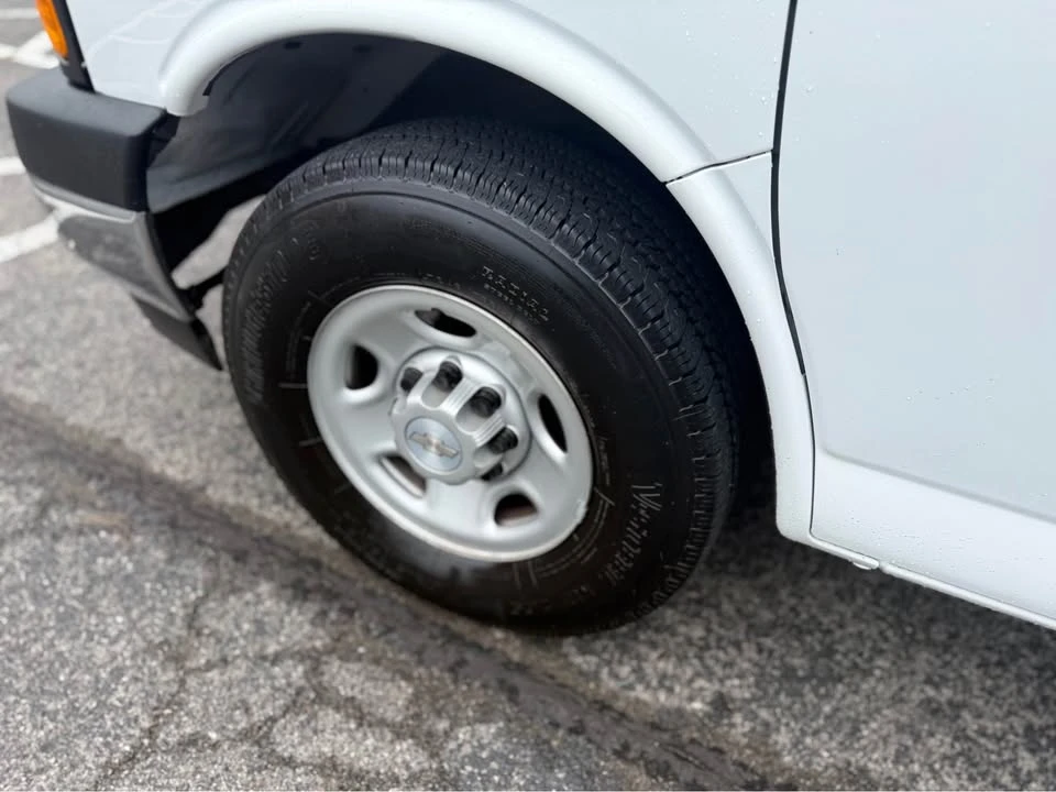 2019 Chevrolet Express - Image 14 of 20