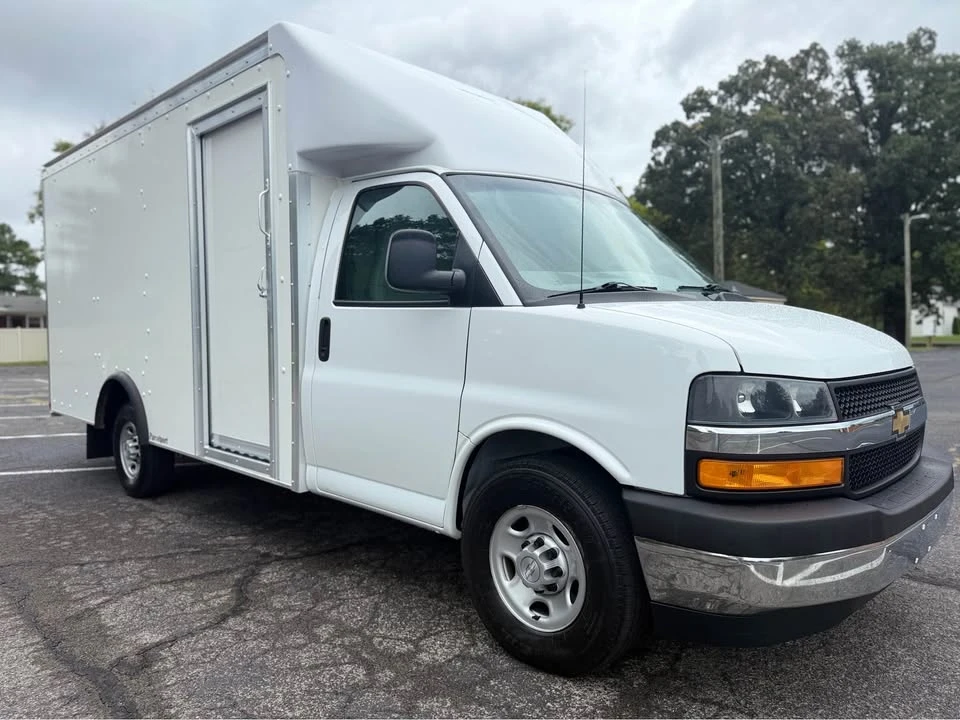 2019 Chevrolet Express - Image 3 of 20
