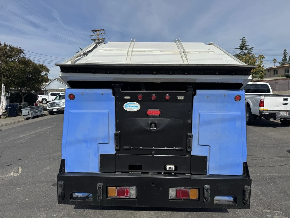 2019 Chevrolet - Image 4 of 18
