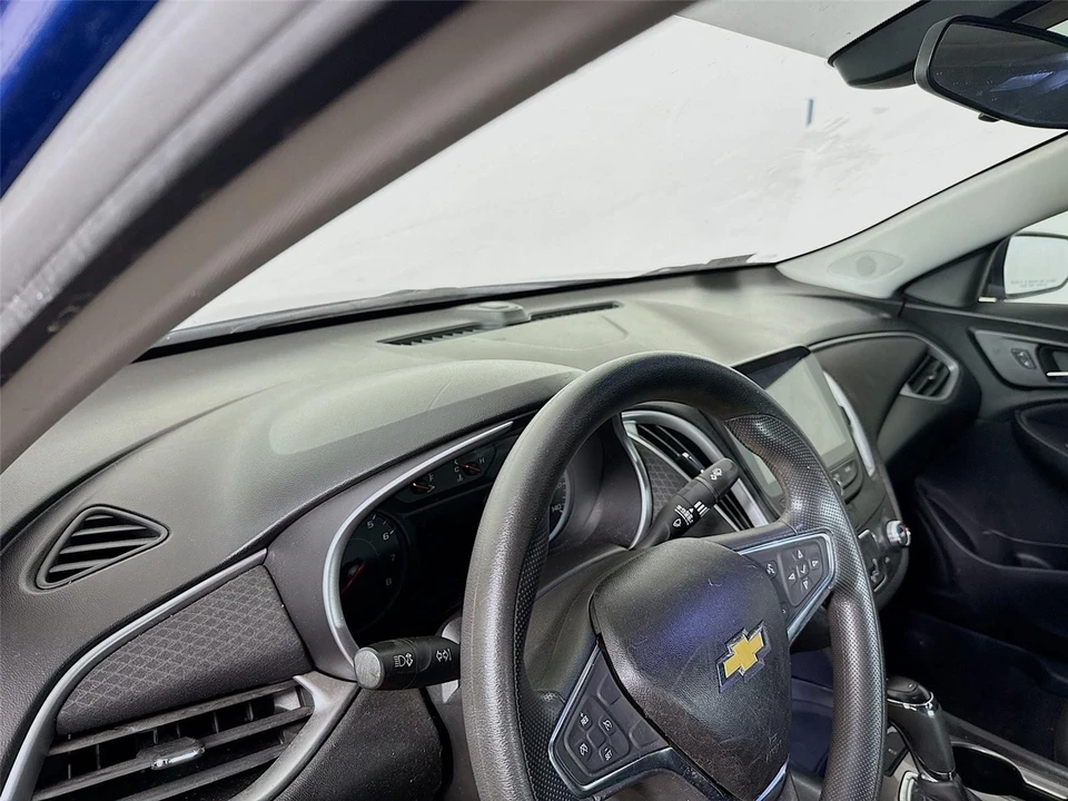 2019 Chevrolet Malibu - Image 6 of 15