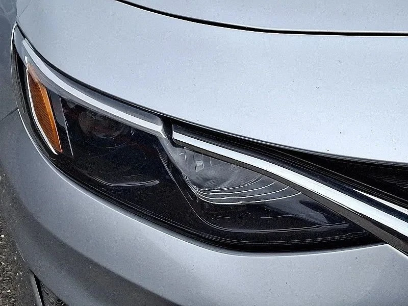 2019 Chevrolet Malibu - Image 10 of 12