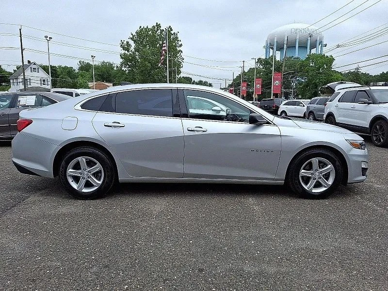 2019 Chevrolet Malibu - Image 8 of 12