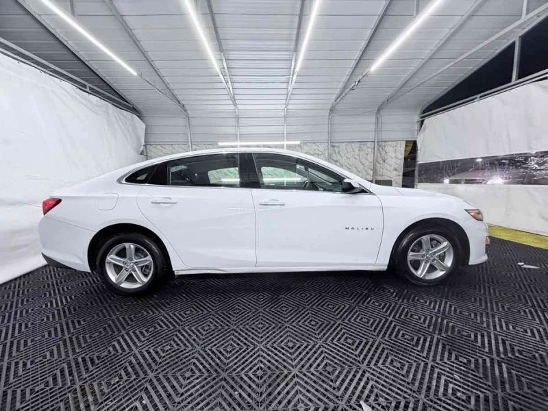 2019 Chevrolet Malibu - Image 8 of 12