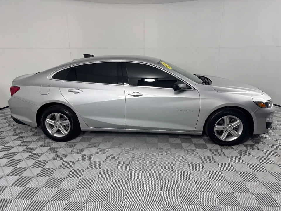 2019 Chevrolet Malibu - Image 4 of 12