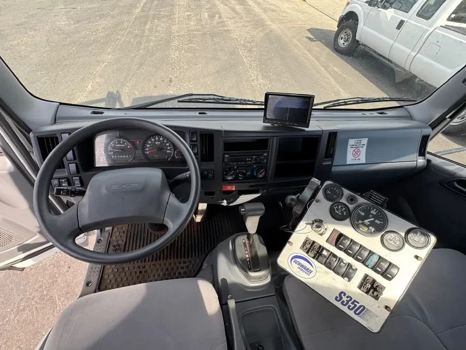 2019 Chevrolet - Image 4 of 16