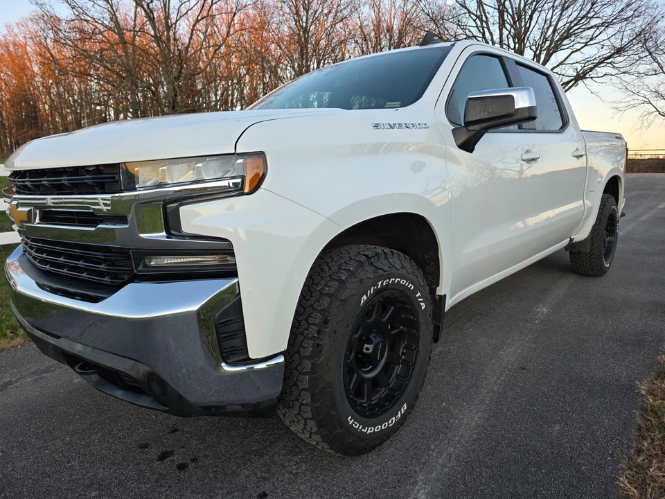 2019 Chevrolet Silverado - Image 2 of 21