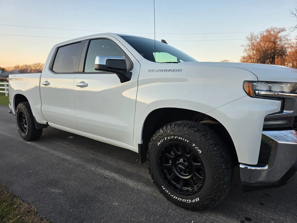 2019 Chevrolet Silverado - Image 4 of 21