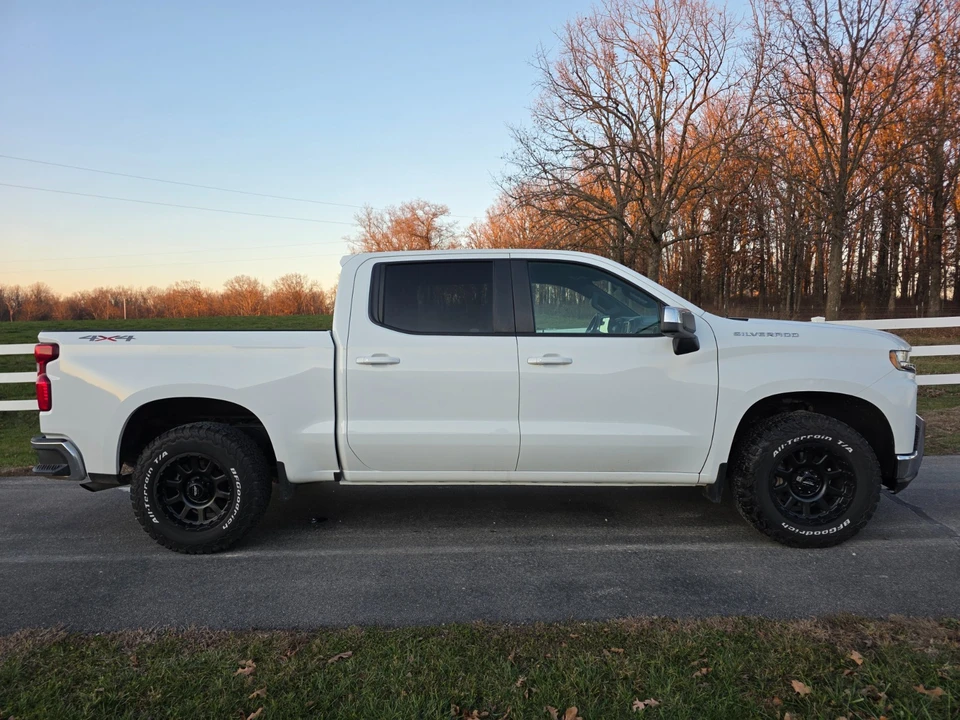 2019 Chevrolet Silverado - Image 3 of 21