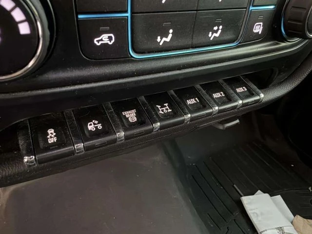 2019 Chevrolet Silverado - Image 24 of 31