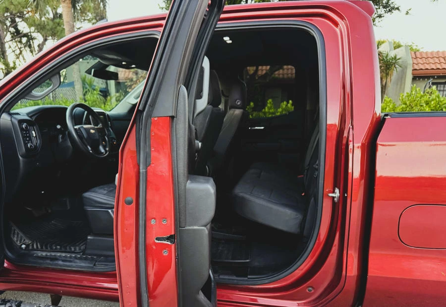 2019 Chevrolet Silverado - Image 9 of 10
