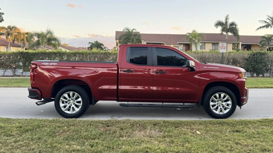 2019 Chevrolet Silverado - Image 2 of 10