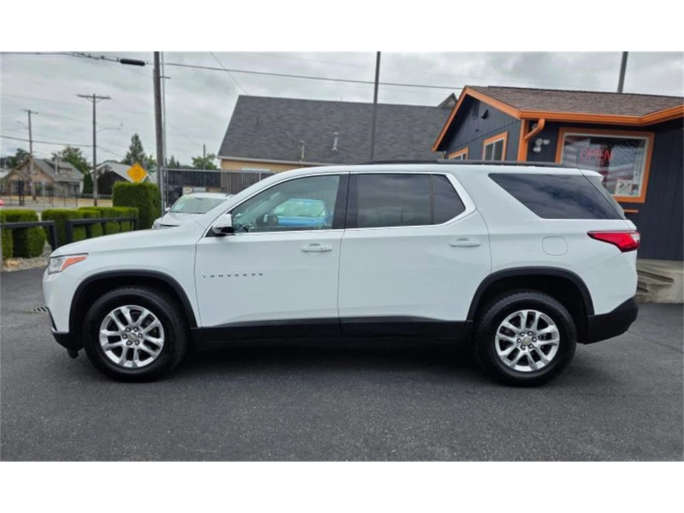 2019 Chevrolet Traverse - Image 2 of 21