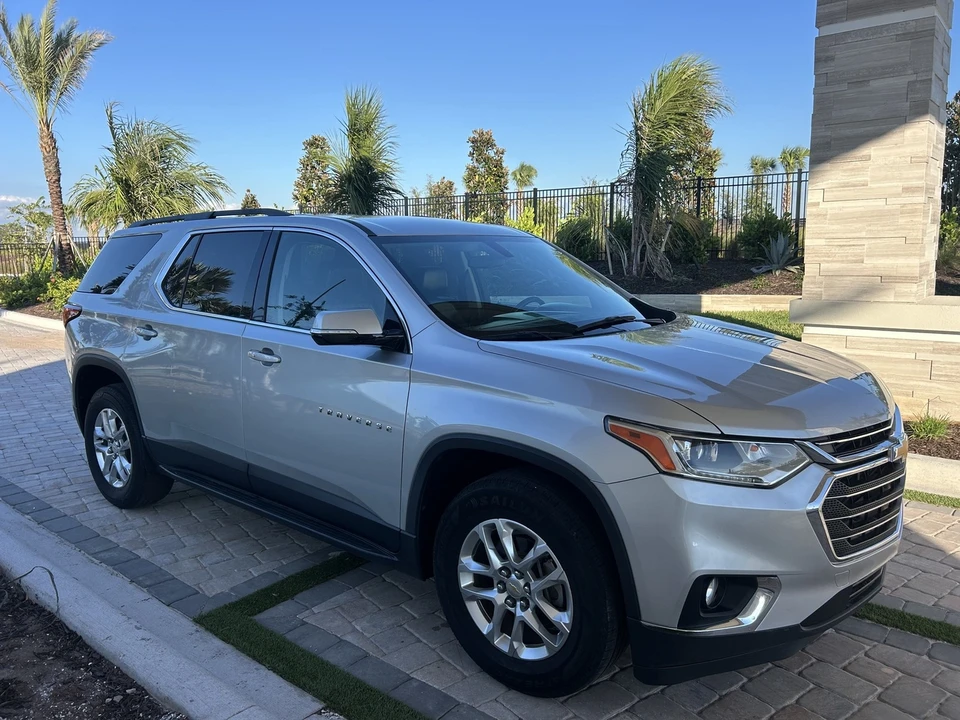 2019 Chevrolet Traverse - Image 2 of 21