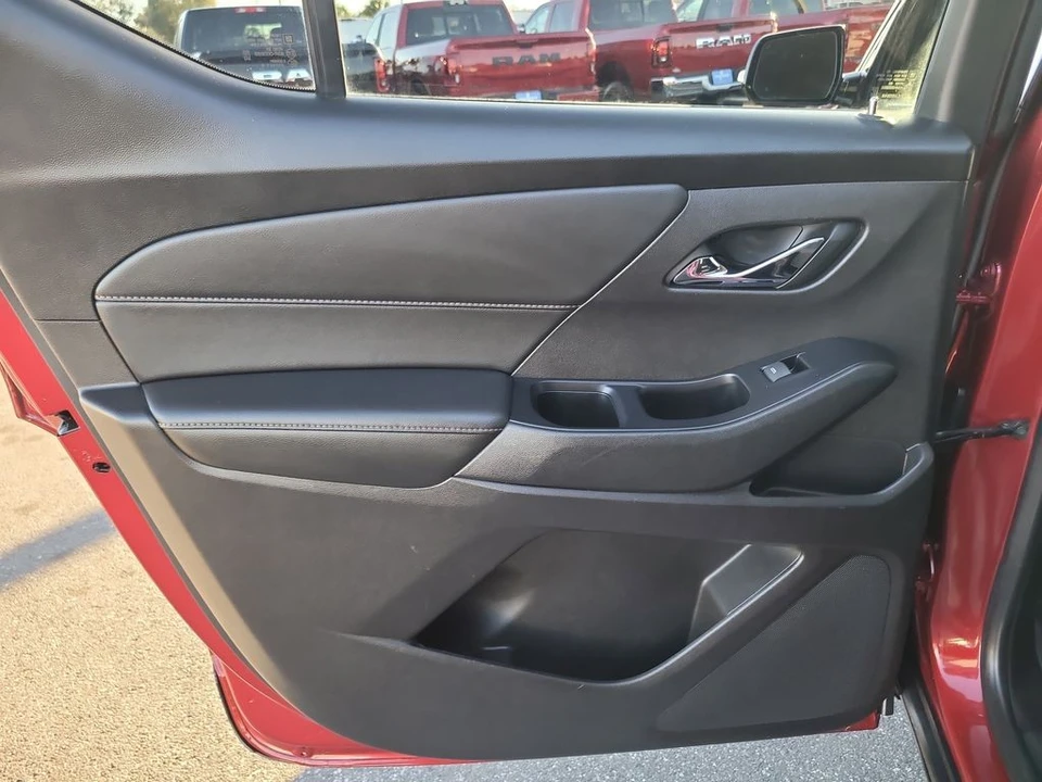 2019 Chevrolet Traverse - Image 10 of 12