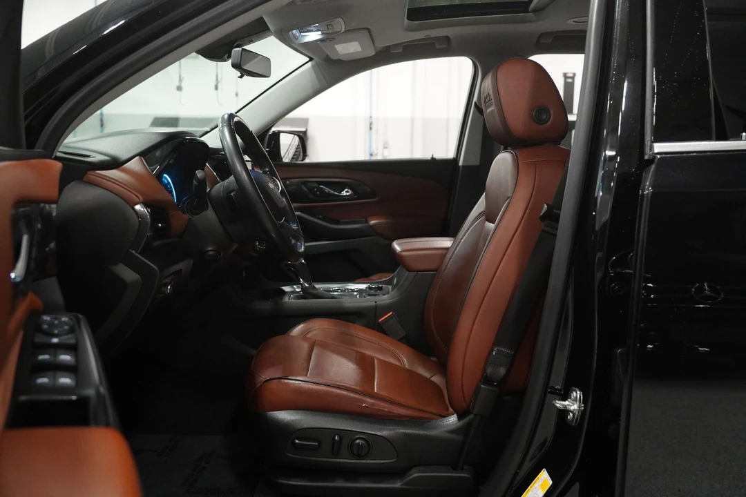 2019 Chevrolet Traverse - Image 2 of 12
