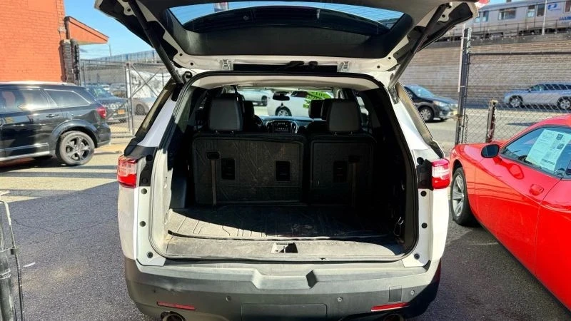 2019 Chevrolet Traverse - Image 5 of 12