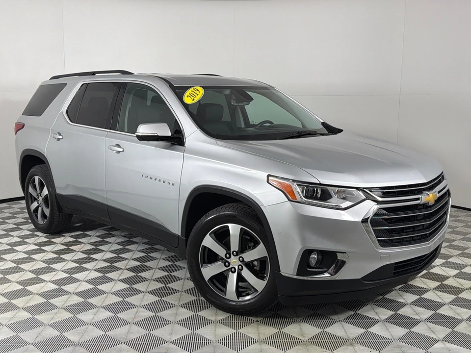 2019 Chevrolet Traverse - Image 2 of 12
