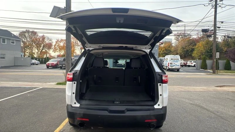 2019 Chevrolet Traverse - Image 9 of 12