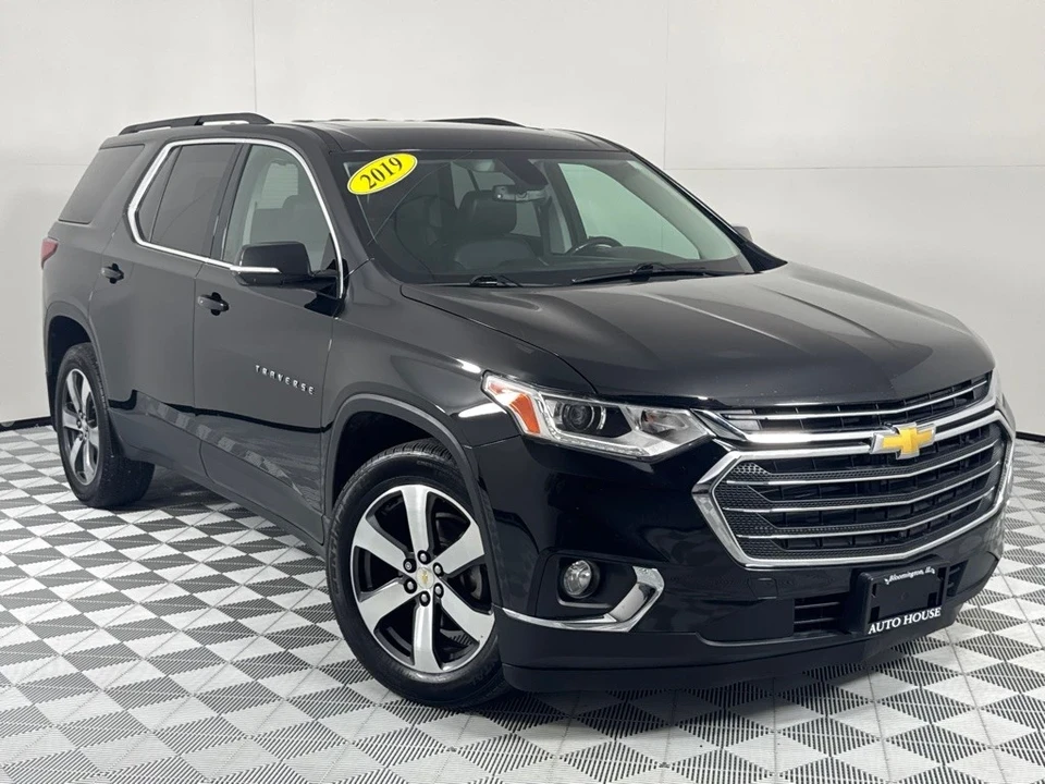 2019 Chevrolet Traverse - Image 2 of 12