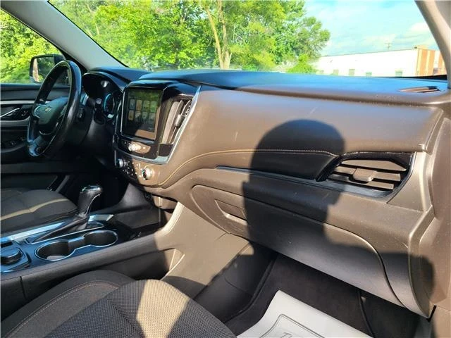 2019 Chevrolet Traverse - Image 17 of 21