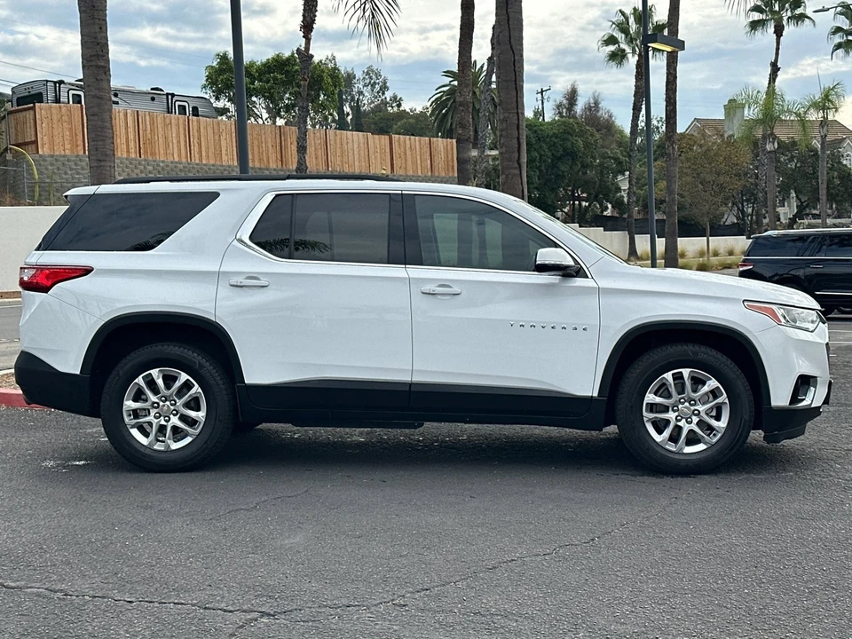 2019 Chevrolet Traverse - Image 2 of 12