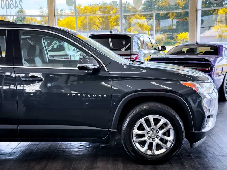 2019 Chevrolet Traverse - Image 17 of 21