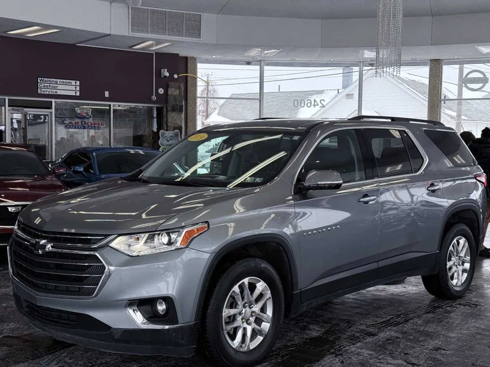 2019 Chevrolet Traverse - Image 2 of 12