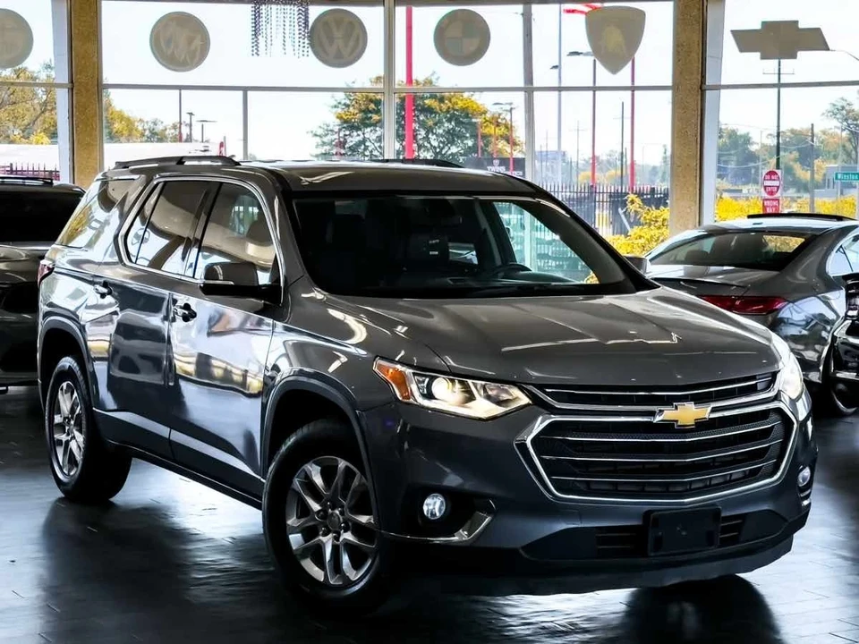 2019 Chevrolet Traverse - Image 2 of 12