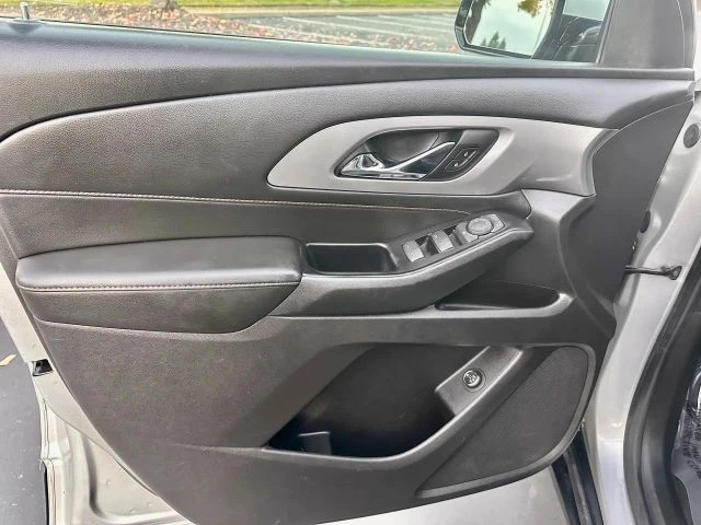 2019 Chevrolet Traverse - Image 17 of 21