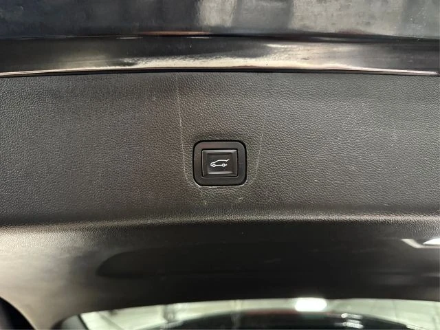 2019 Chevrolet Traverse - Image 14 of 21