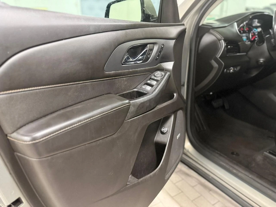 2019 Chevrolet Traverse - Image 11 of 21