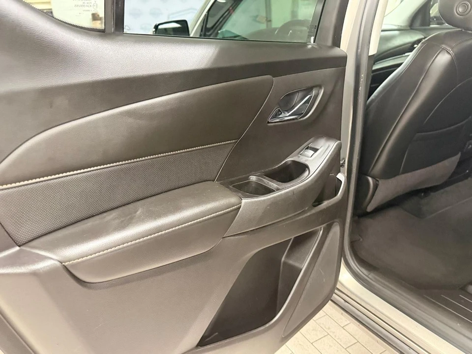 2019 Chevrolet Traverse - Image 14 of 21