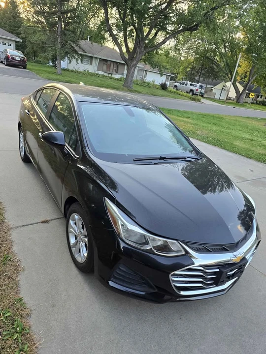 2019 Chevrolet Cruze - Image 2 of 14