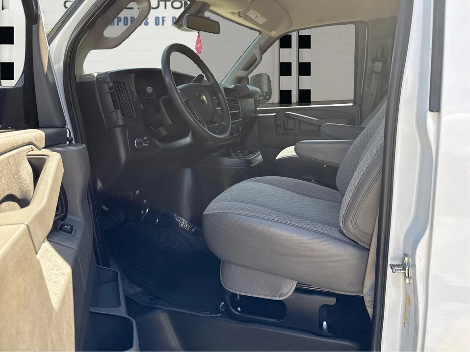 2019 Chevrolet Express - Image 9 of 20