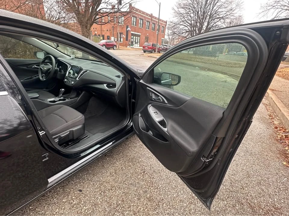 2019 Chevrolet Malibu - Image 8 of 15