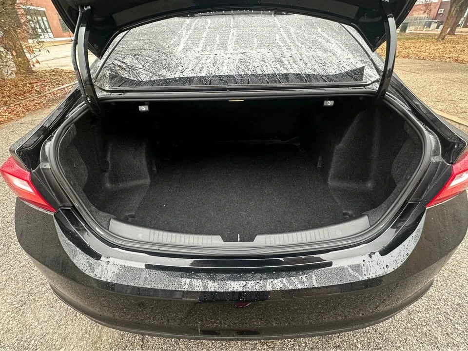 2019 Chevrolet Malibu - Image 9 of 15