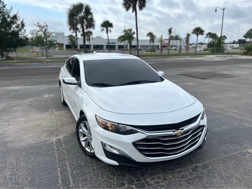 2019 Chevrolet Malibu - Image 2 of 15