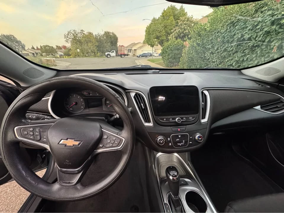 2019 Chevrolet Malibu - Image 10 of 11