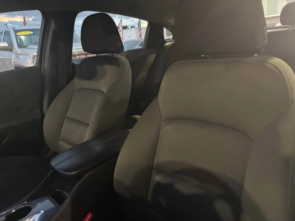 2019 Chevrolet Malibu - Image 9 of 11