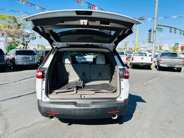 2019 Chevrolet Traverse - Image 4 of 16