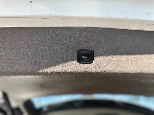 2019 Chevrolet Traverse - Image 14 of 16