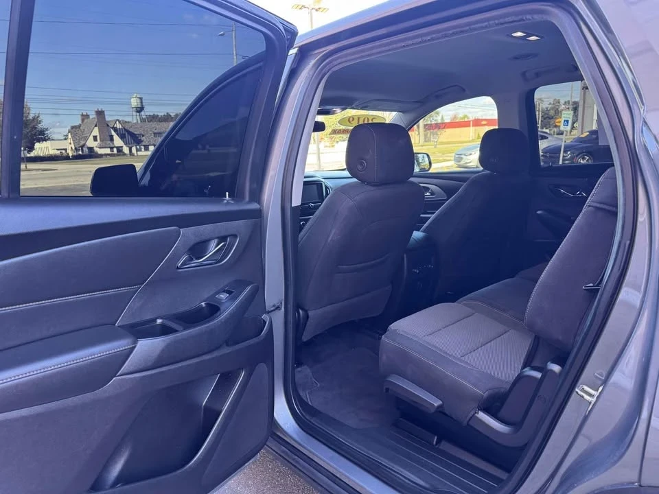 2019 Chevrolet Traverse - Image 9 of 20