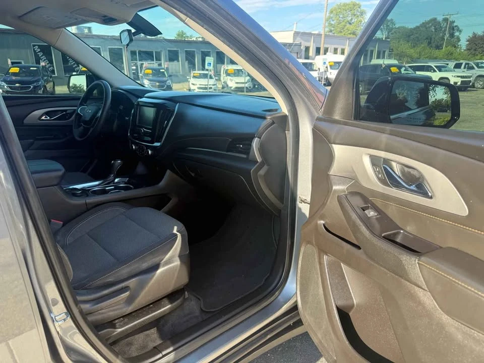2019 Chevrolet Traverse - Image 11 of 17