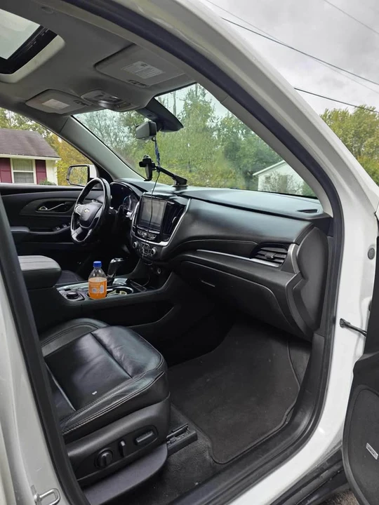 2019 Chevrolet Traverse - Image 9 of 14