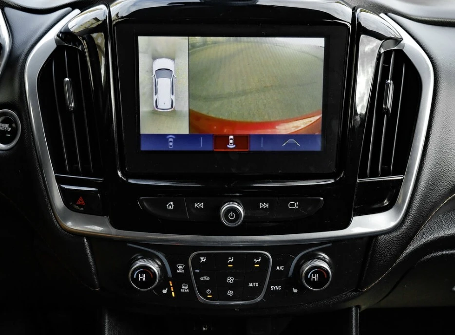 2019 Chevrolet Traverse - Image 12 of 17